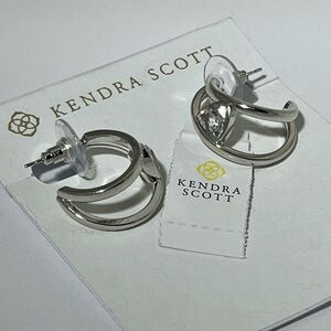 KENDRA SCOTT Arden Huggie Earrings